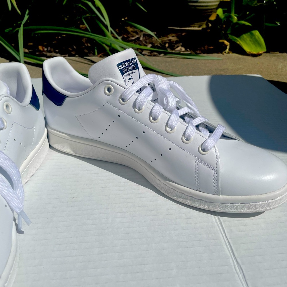 Stan Smith Men’s Size 11. White w/Collegiate Blue Heal